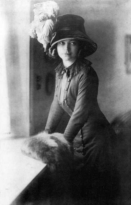 В 1910 году Аста начала сниматься в кино