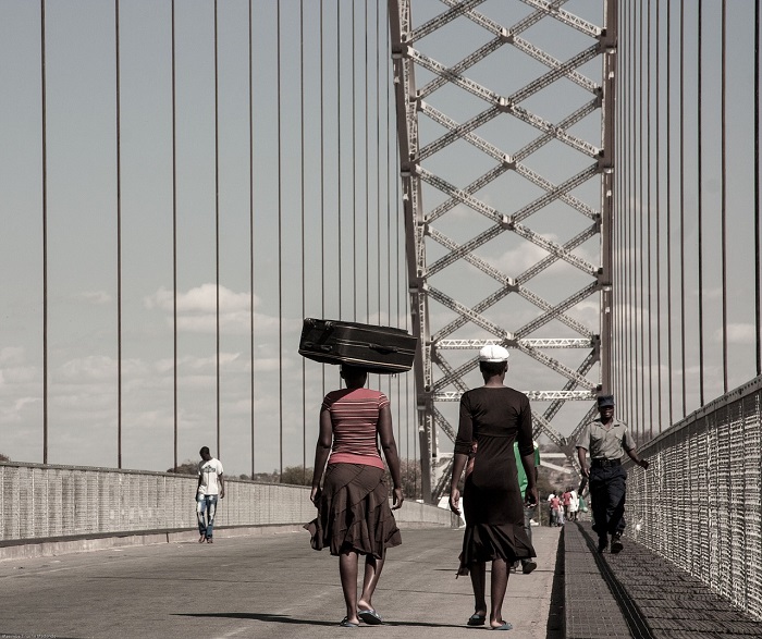 У женщин Зимбабве часто развивается депрессия от непосильной нагрузки.
