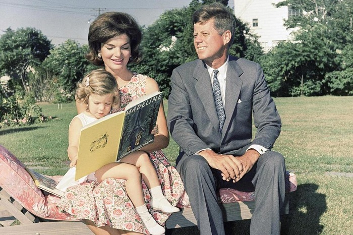 Для Джона Кеннеди жена была чем-то вроде движущегося предмета.