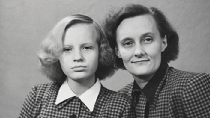 Астрид Линдгрен с дочкой Карин. В молодости писательница не очень-то активно проявляла себя вне дома и никогда не состояла ни в каких партиях.