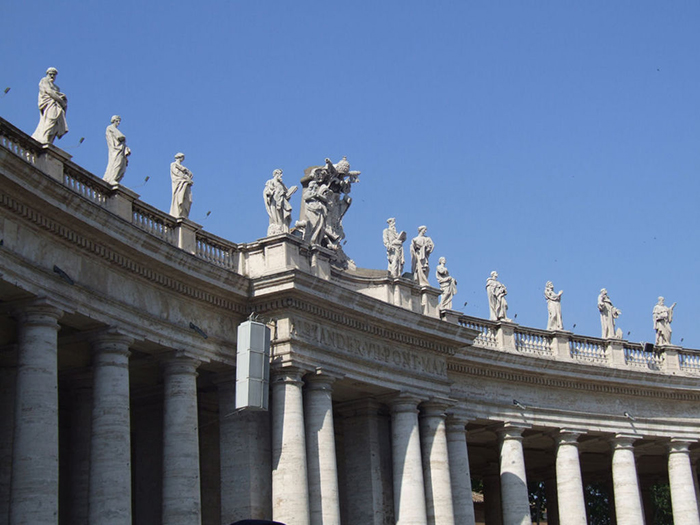 Колоннада базилики Святого Петра.