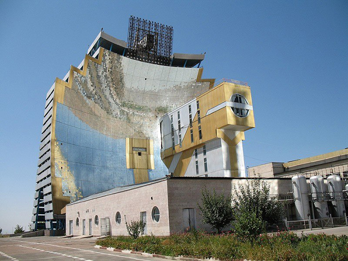 Узбекистан, Парк солнечного комплекса.