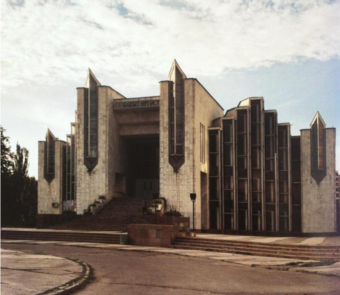 Дворец бракосочетания в Бишкеке, Кыргызстан.