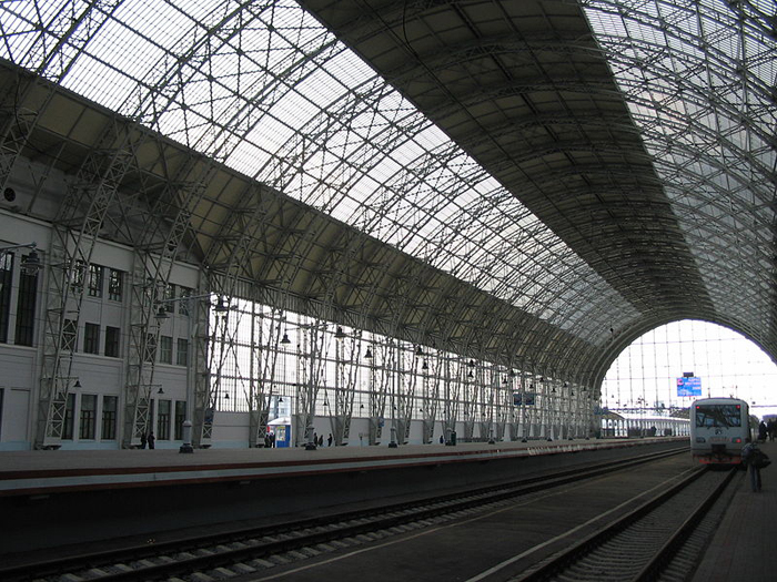 Дебаркадер Киевского вокзала в Москве.