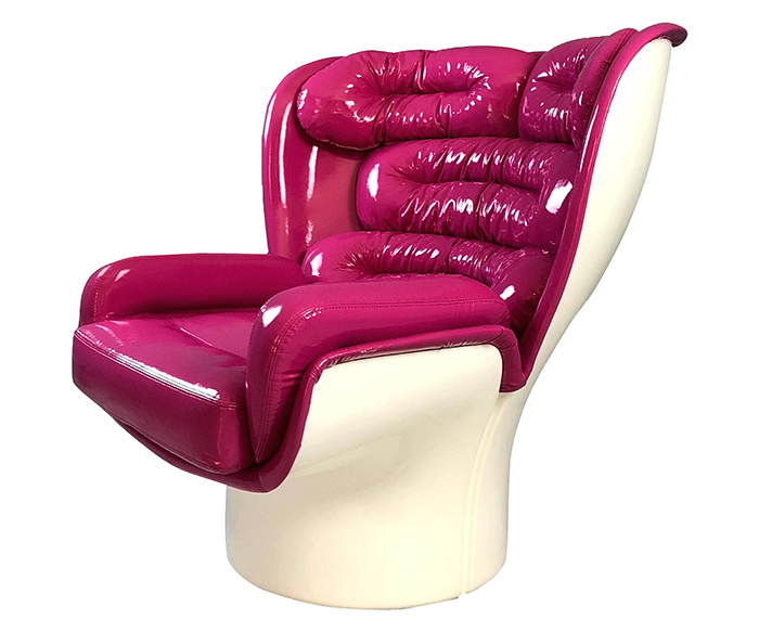 Кресло Elda неожиданного, вызывающего цвета.