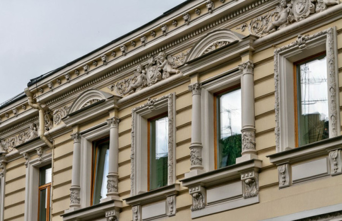 Здание в Калашном изначально принадлежало книгоиздателю и книготорговцу. /Фото:bdb-2000.livejournal.com