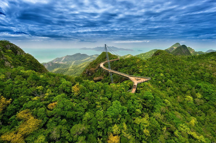 С этого жуткого моста можно разглядеть все красоты Малайзии. /Фото:flytothesky.ru