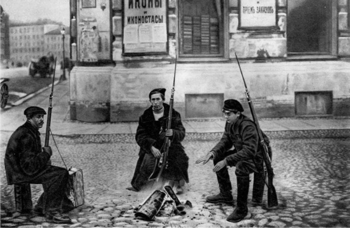 Большевики. 1917 год. До переименований улиц пока дело не дошло. /Фото:историк.рф