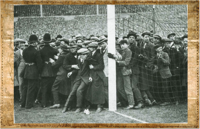 Фанаты на футбольном матче в Уэмбли. Архивное фото.