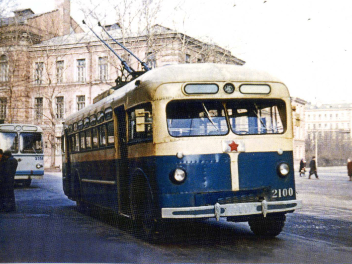 Так намываемый синий троллейбус. /Фото:getmuseum.ru