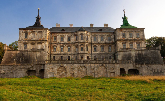 Подгорецкий замок: при взгляде на него словно переносишься в Средневековую Европу.