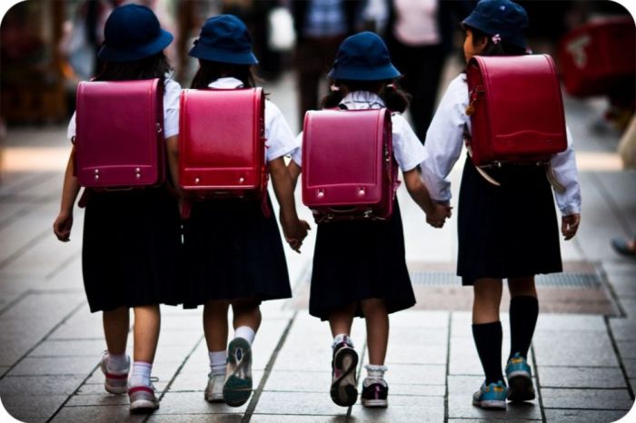 Еще совсем недавно все японские девочки были обязаны ходить с розовыми ранцами. /Фото:asiatrend.org
