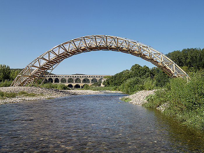 Бумажный мост во Франции. /interior.ru