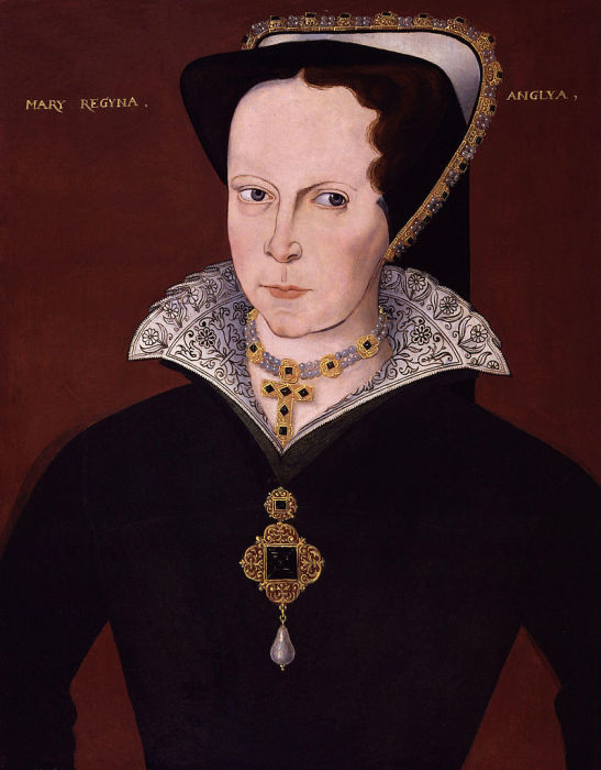 Английские монаршие особы часто позировали художникам с этой жемчужиной. 