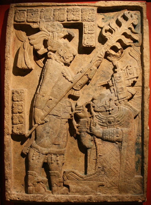 Древний рельеф майя, изображающий священный ритуал кровопускания, с участием королевы Кабель.