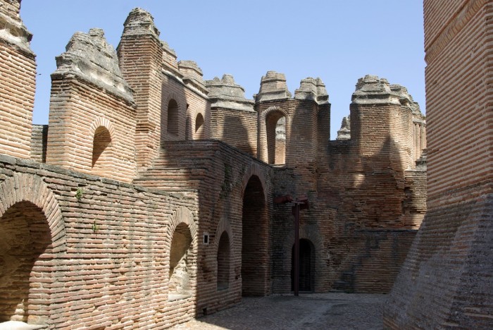 Замок в Испании можно посетить туристам. 