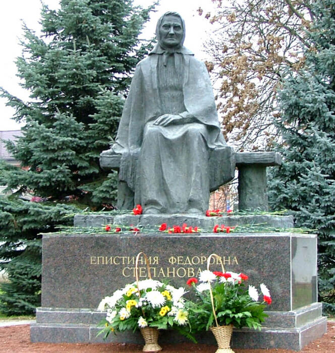 Памятник матери, которая ждет сыновей. /Фото:antispryt.ru