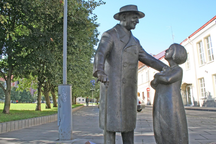 Памятник Айболиту - достопримечательность Вильнюса. /Фото:vilnius-tourism.lt