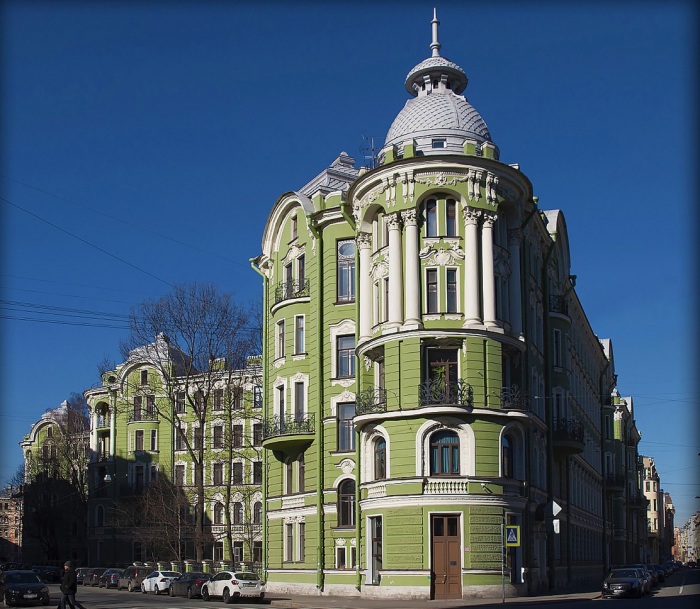 Это самый известный из сорока доходных домов купцов Колобовых. /Фото:rasfokus.ru