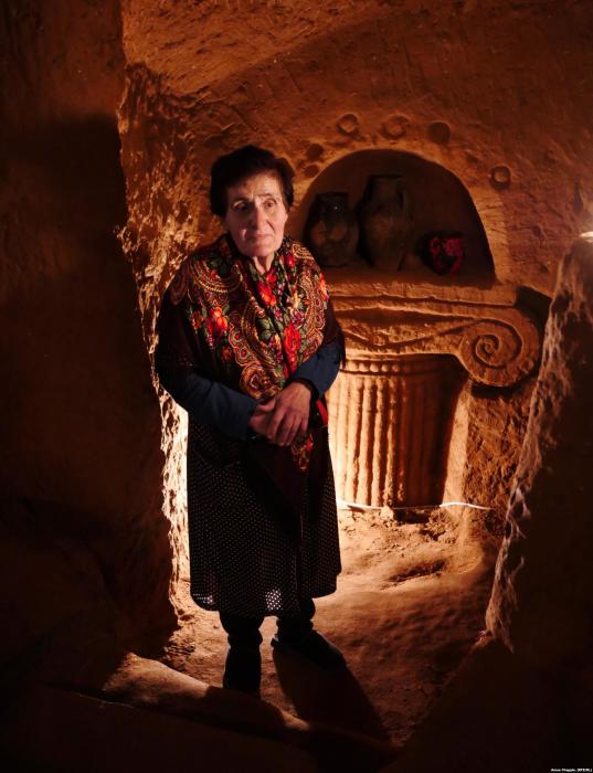После смерти супруга Тося стала водить экскурсии по его подземному дворцу. /Фото: rferl.org