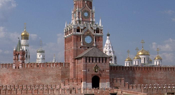 Несколько лет назад циферблат часов находился ниже, чем сейчас (современная реконструкция). /Фото:mos-kreml.ru
