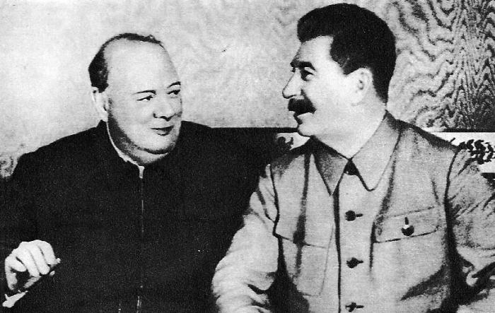 Беседа Сталина и Черчилля, 1942 год. Через несколько месяцев Time признает советского вождя Человеком года. /Фото:istorya.ru