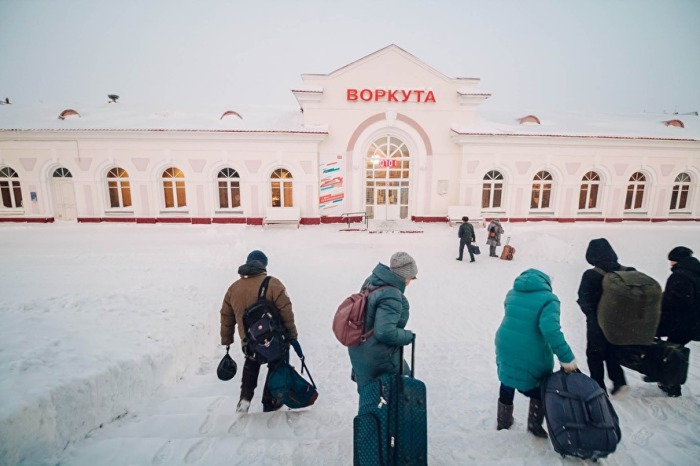 Люди уезжают из города на время и мало кто возвращается. /Фото: Иван Маслов, znak.com