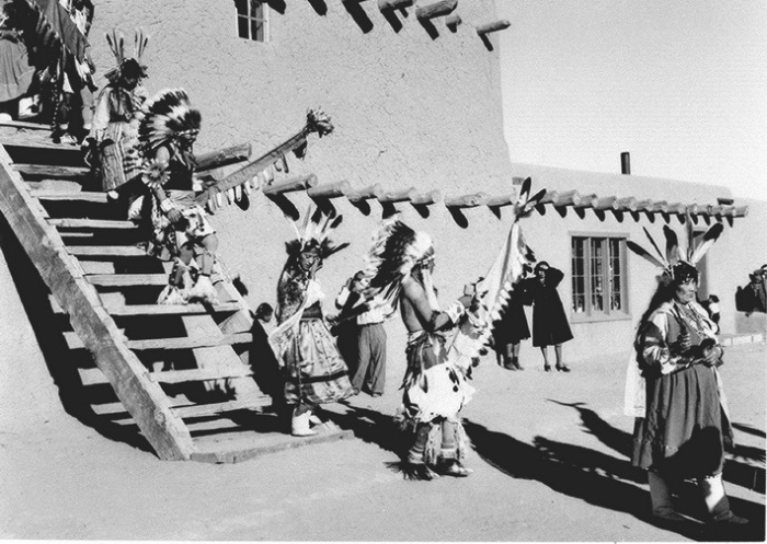 Так во времена Стаута выглядели поселения индейцев пуэбло