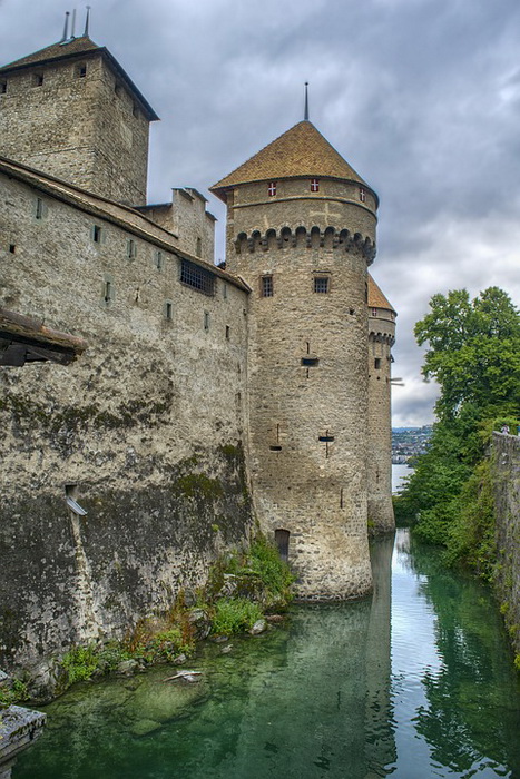 В Швейцарии сохранилось довольно много замков - как память о далеком военном прошлом