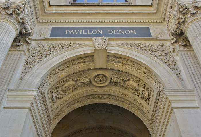 Именем Денона впоследствии было названо крыло Музея Лувра