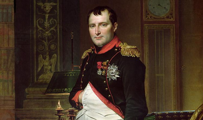 Имя Наполеона тесно связано с пирамидой Лувра