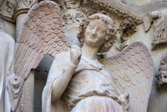 Улыбающийся ангел Реймсского собора