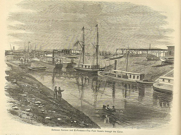 Первые суда, движущиеся по Суэцкому каналу