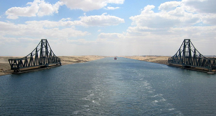 Железнодорожный мост Эль-Фердан через Суэцкий канал, самый длинный в мире поворотный мост