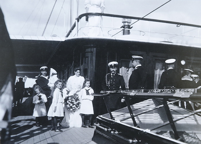Императорская семья на яхте