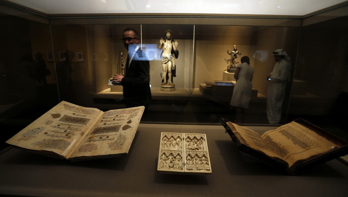 В музее можно обнаружить соседство священных книг разных религий