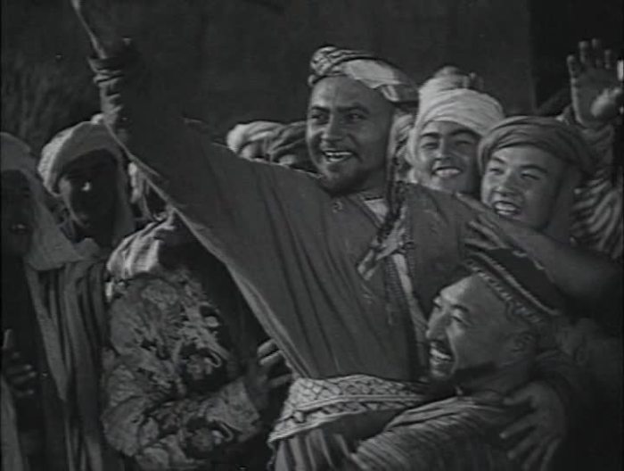 Кадр из кинофильма "Насреддин в Бухаре", 1943 г.