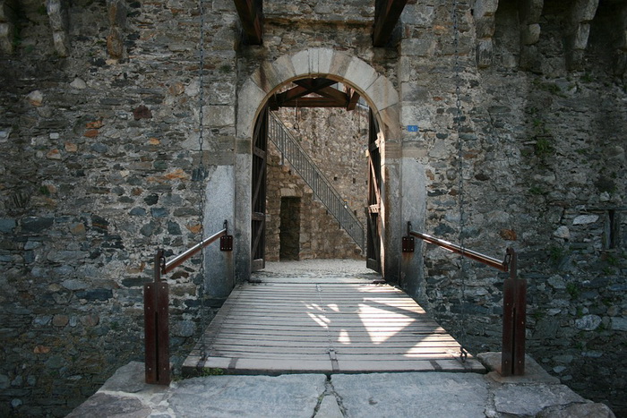 Ворота замка Кастелло-ди-Монтебелло