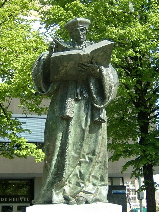 Памятник Эразму в Роттердаме