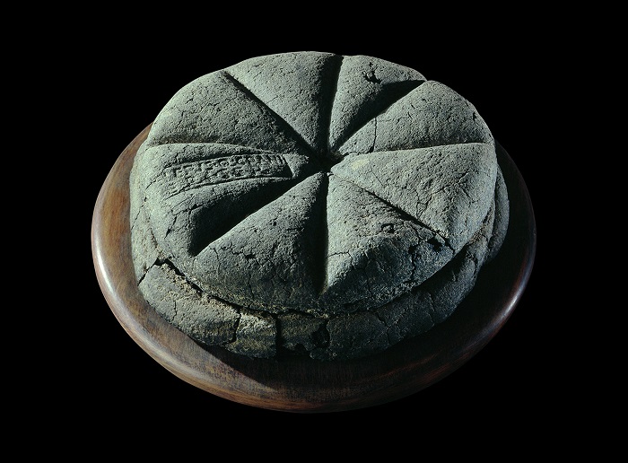 Хлеб, обнаруженный в Помпеях. Источник: google.com