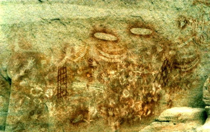 Древние изображения в австралийском ущелье Карнарвон. Источник: commons.wikimedia.org