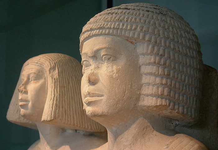 Скульптурное изображение супружеской пары, Древний Египет. Источник: commons.wikimedia.org