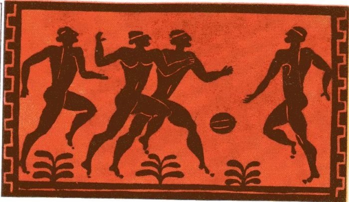 Из Древней Греции до нас дошли изображения игры в аналог футбола.