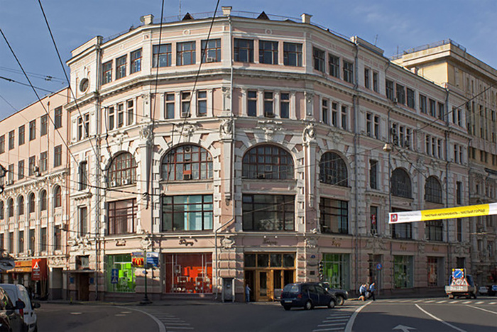 Здание Торгового дома в центре Москвы