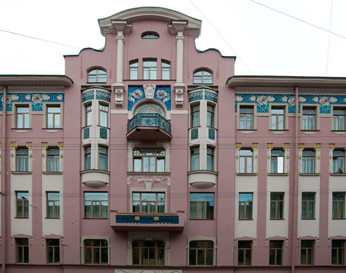 Уникально нарядное и изящное здание доходного дома в Санкт-Петербурге