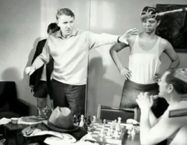 Александр Серый на съемках фильма «Джентльмены удачи», 1971 год