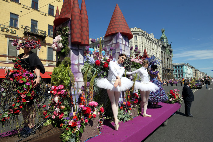 Темой Парада цветов в 2109 году стал театр