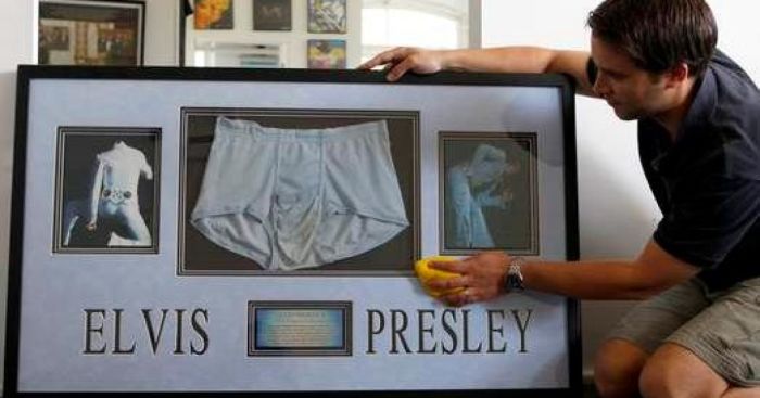 В разное время на торги выставлялись много вещей легендарного Элвиса Пресли, в том числе и его нижнее белье