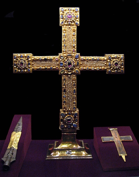Святое копье, Имперский крест и Животворящий крест. Сокровищница Хофбургского замка