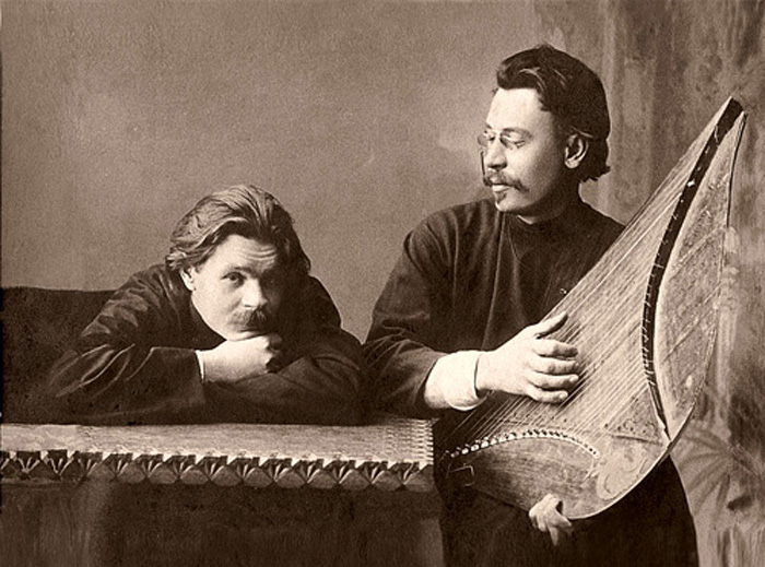 Максим Горький и Скиталец с гуслями, ок. 1900 года